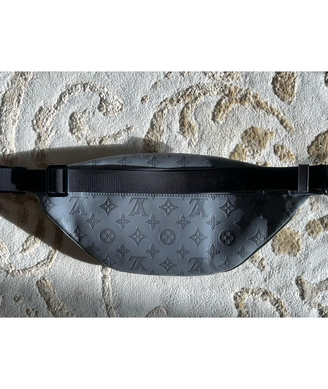 LOUIS VUITTON Серая кожаная поясная сумка, фото 3
