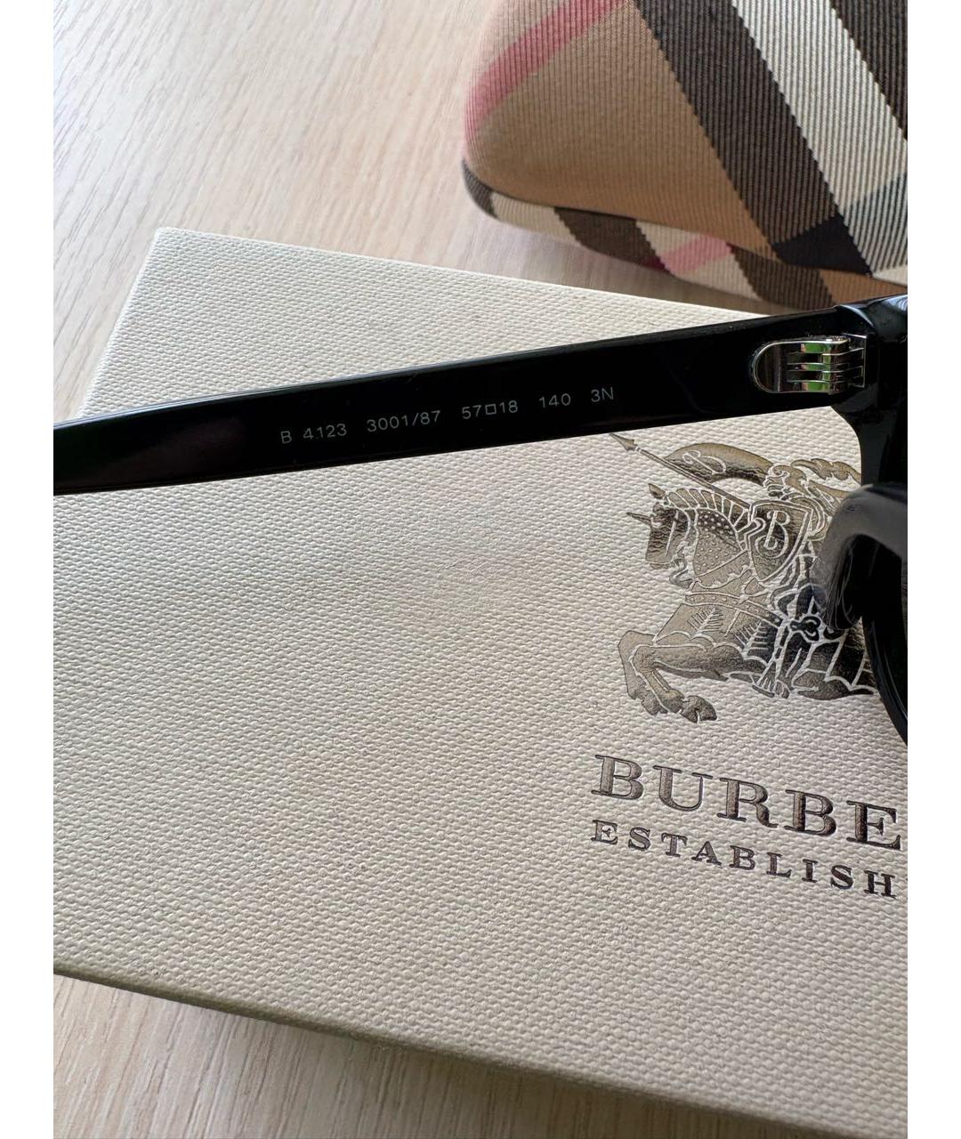 BURBERRY Черные пластиковые солнцезащитные очки, фото 4
