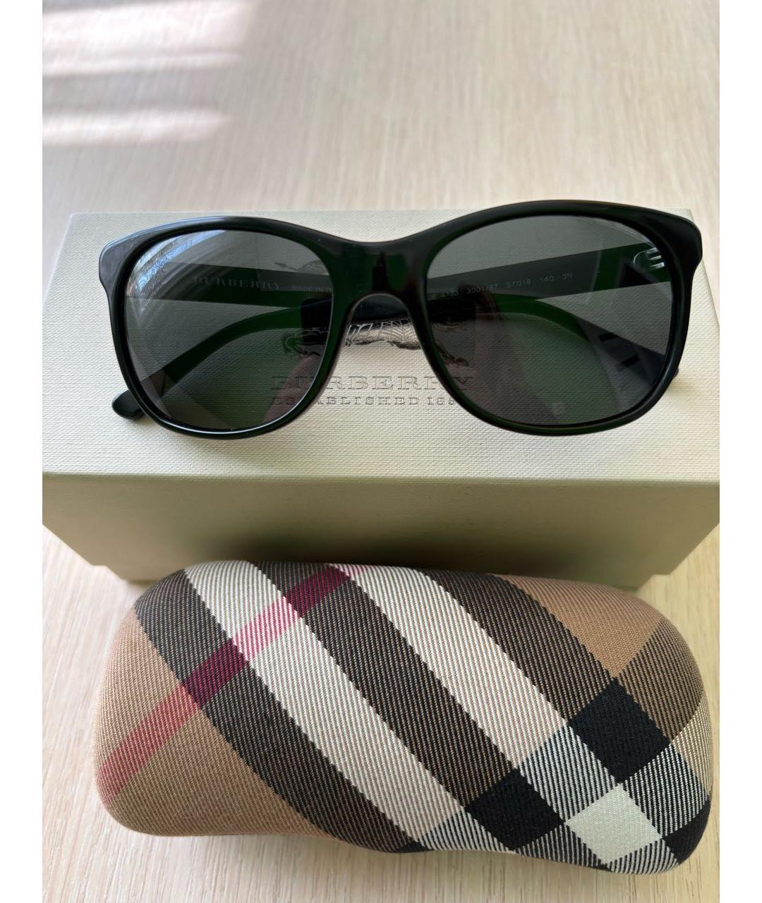 BURBERRY Черные пластиковые солнцезащитные очки, фото 5