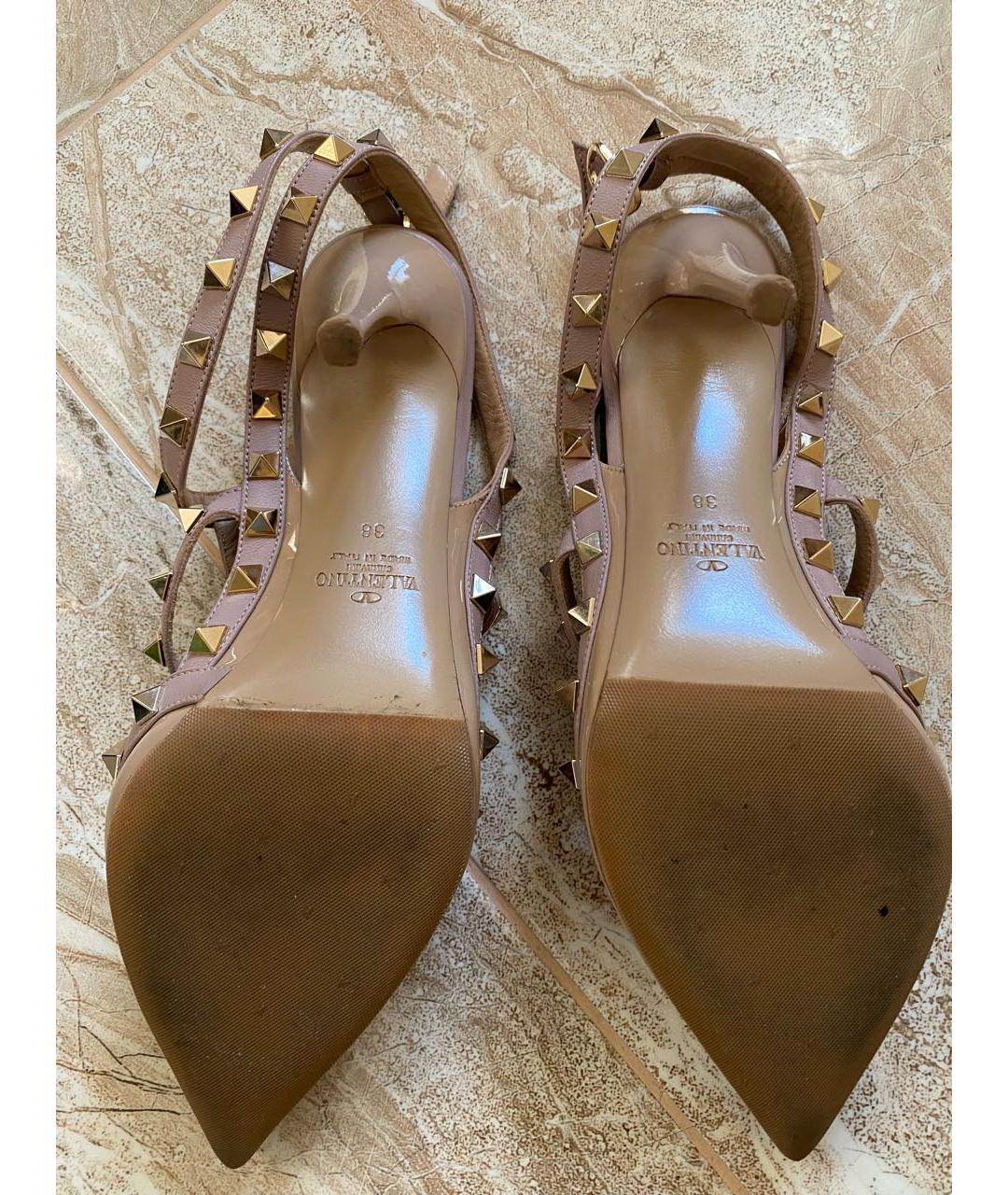 VALENTINO Бежевые босоножки из лакированной кожи, фото 7