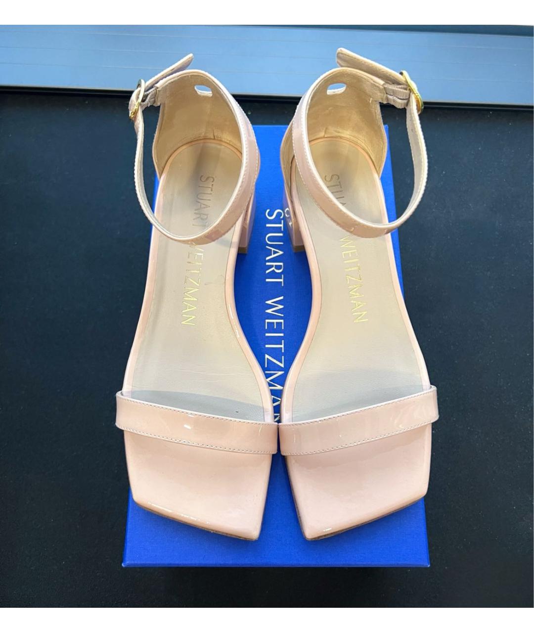 STUART WEITZMAN Бежевые босоножки из лакированной кожи, фото 2