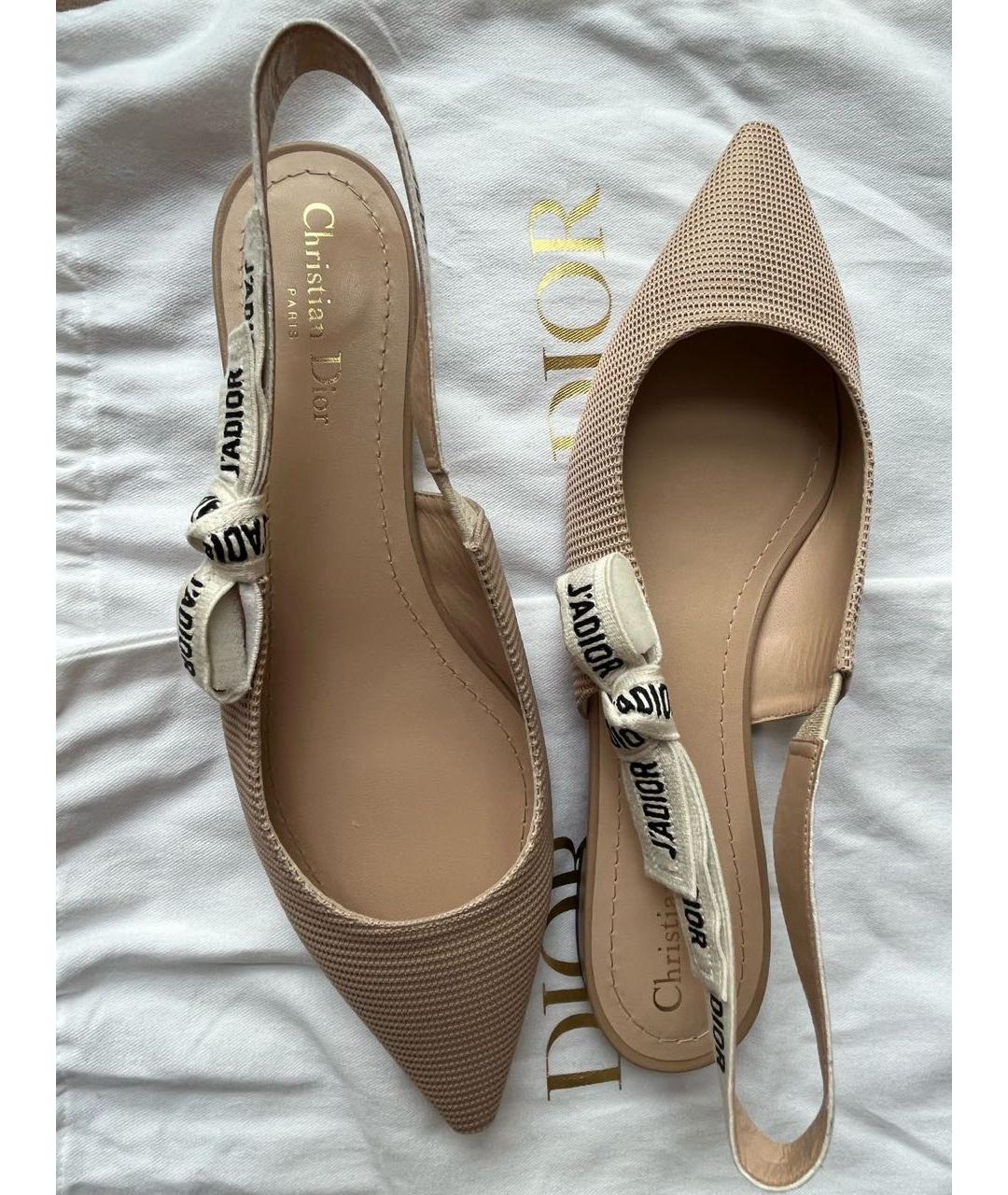 CHRISTIAN DIOR Бежевые лодочки на низком каблуке, фото 4