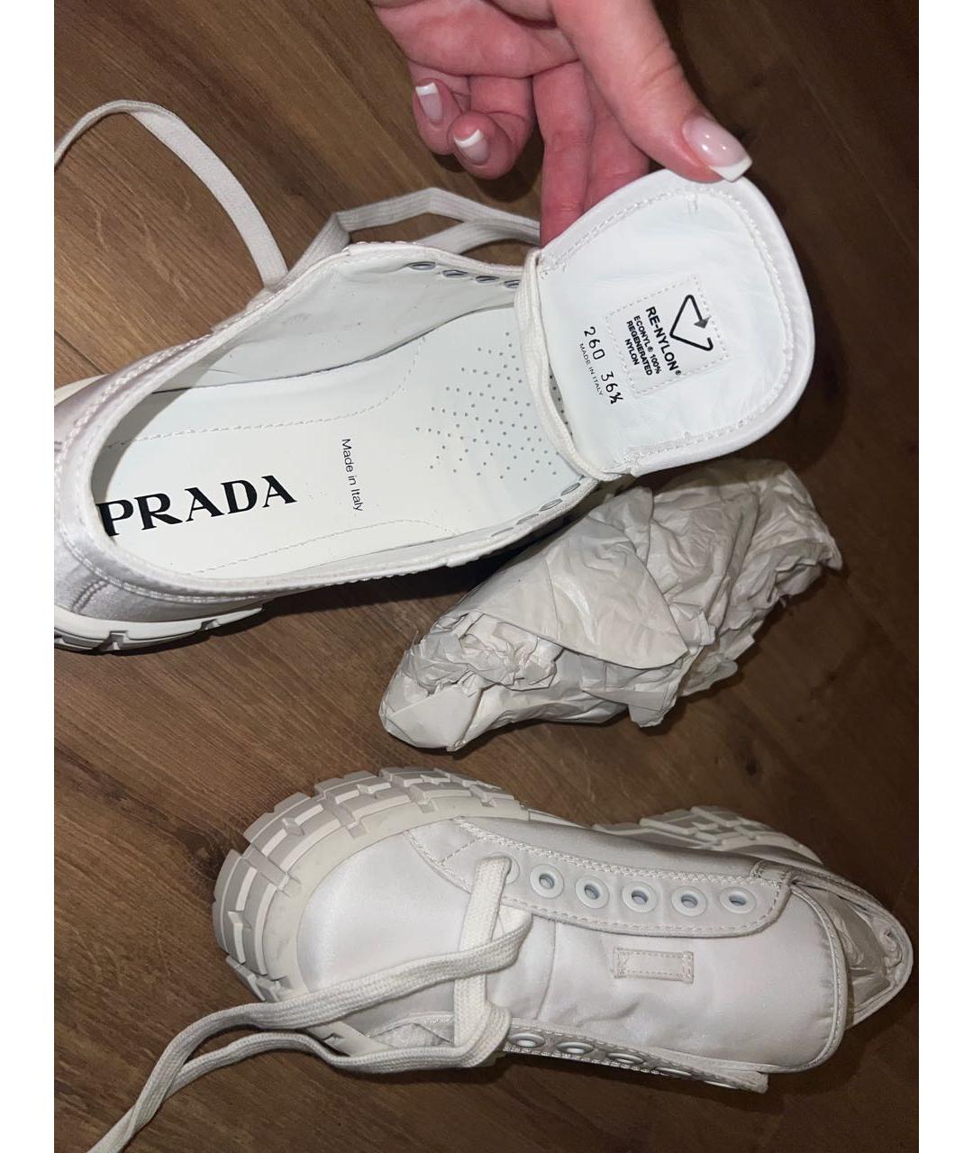 PRADA Белые текстильные кеды, фото 2