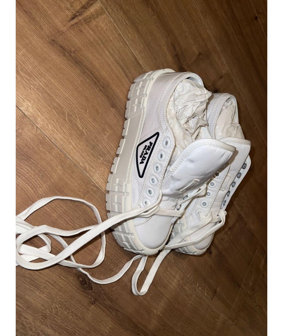 PRADA Белые текстильные кеды, фото 6