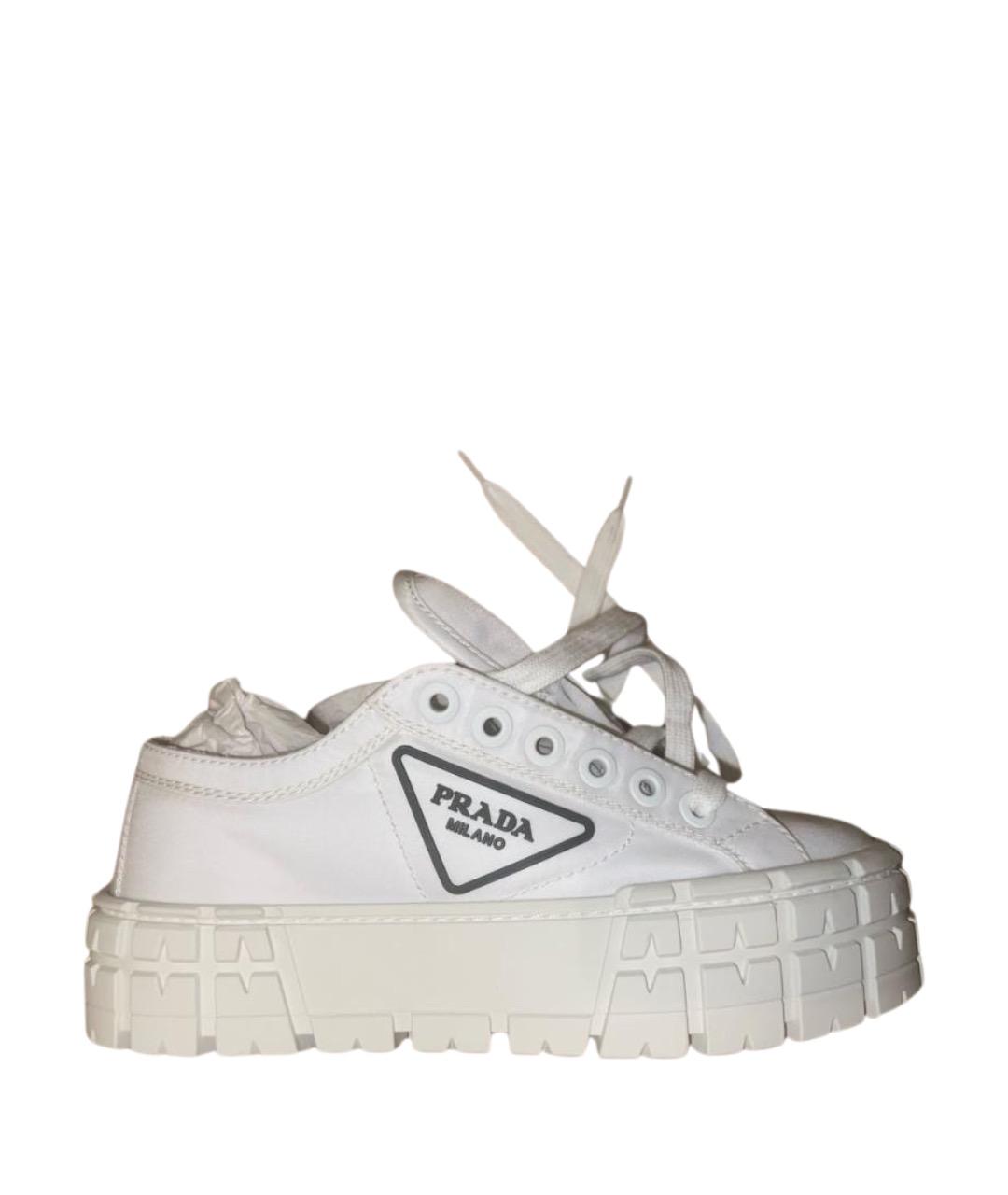 PRADA Белые текстильные кеды, фото 1