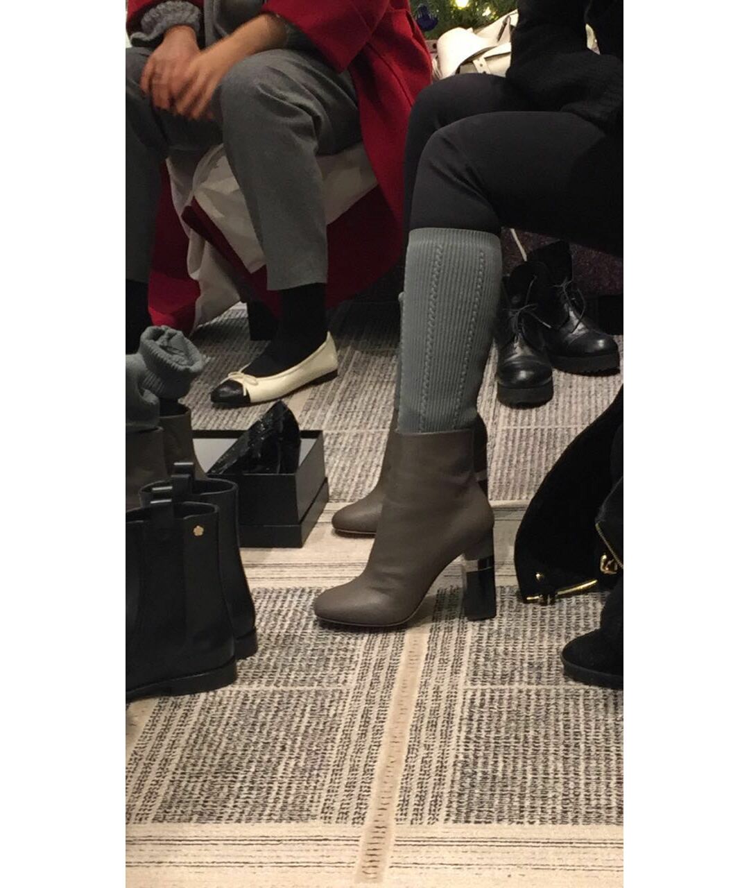 CHANEL Серые кожаные сапоги, фото 5