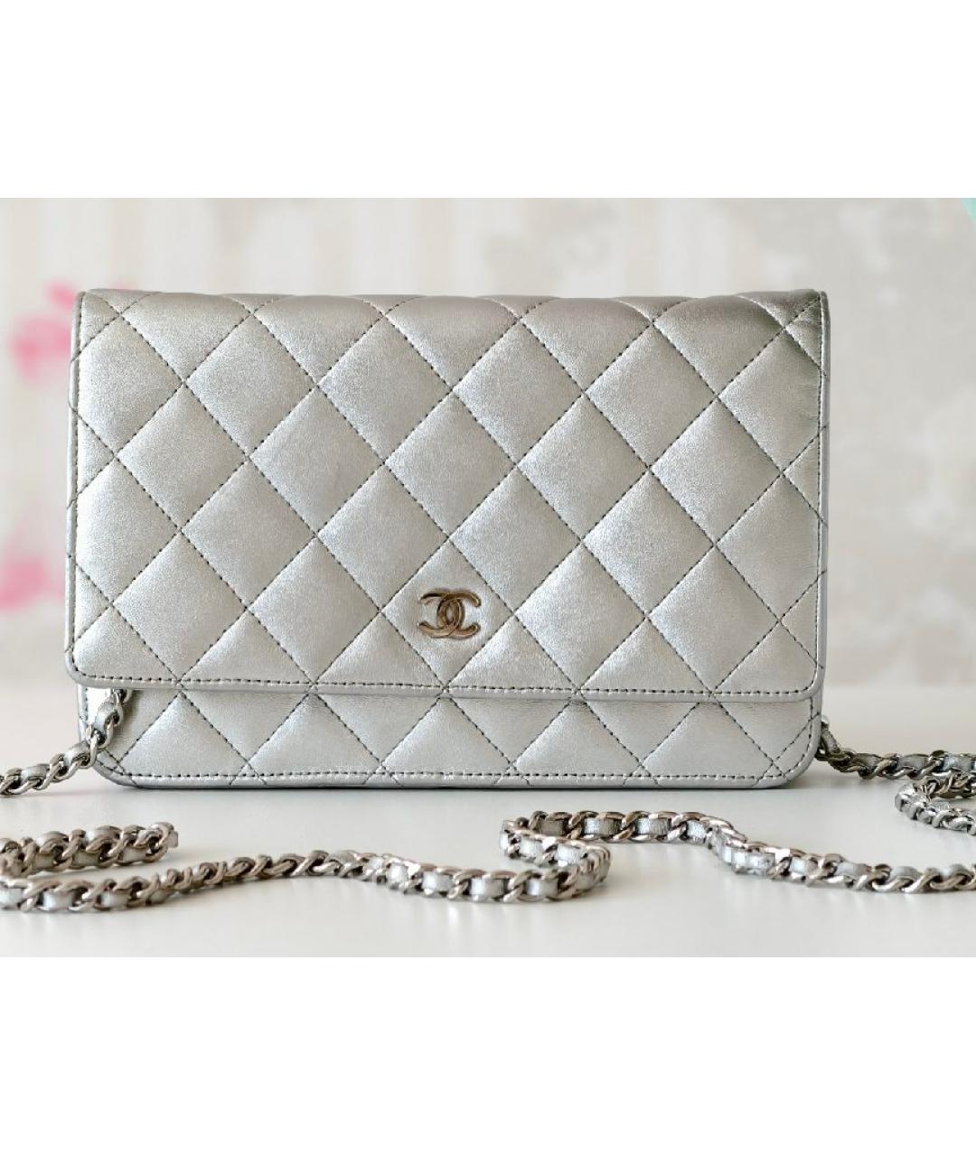 CHANEL Серебряная кожаная сумка с короткими ручками, фото 9
