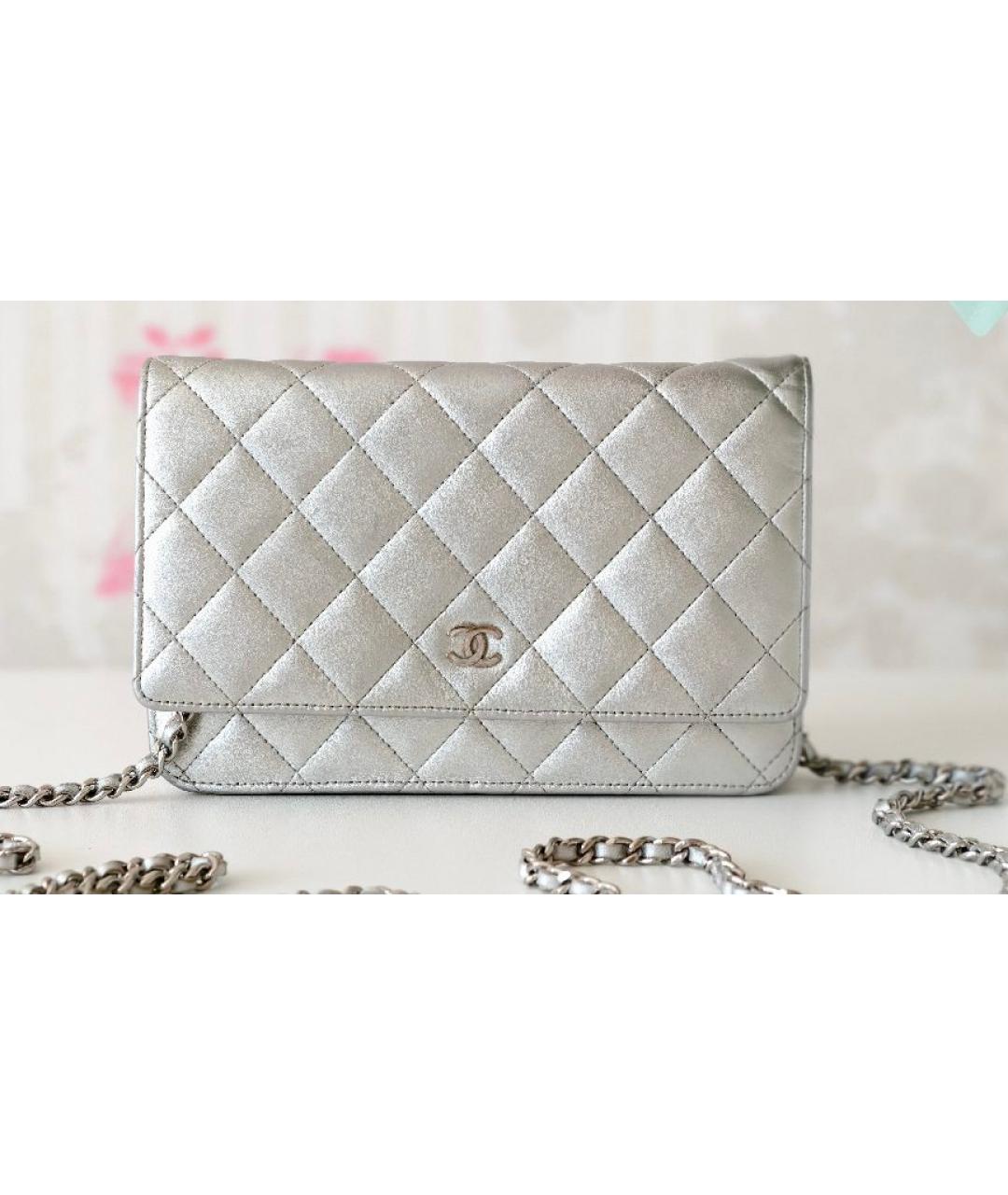 CHANEL Серебряная кожаная сумка с короткими ручками, фото 8