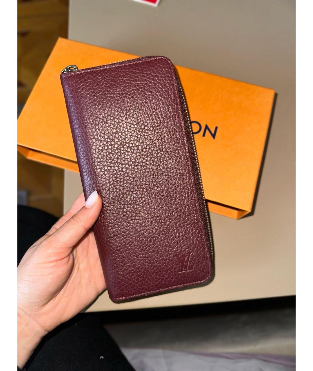 LOUIS VUITTON Бордовый кожаный кошелек, фото 2