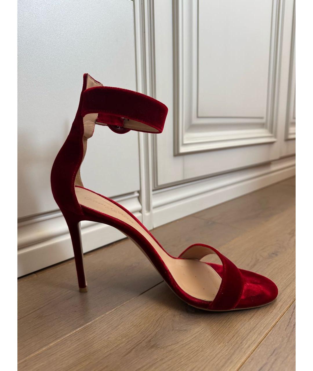 GIANVITO ROSSI Бордовые бархатные босоножки, фото 9