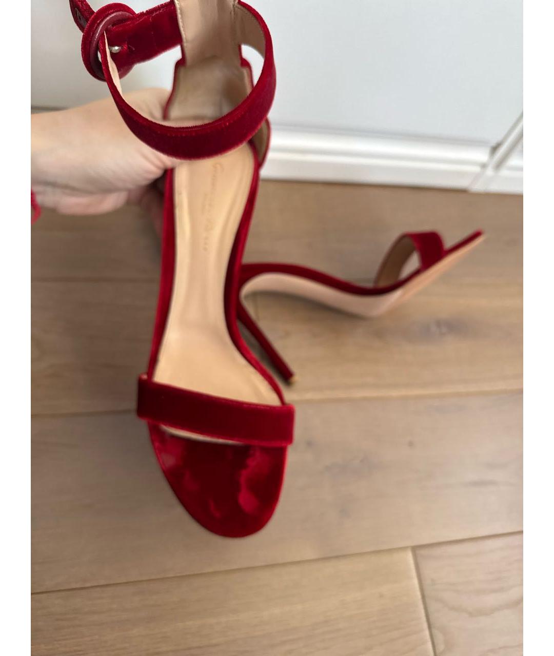 GIANVITO ROSSI Бордовые бархатные босоножки, фото 7
