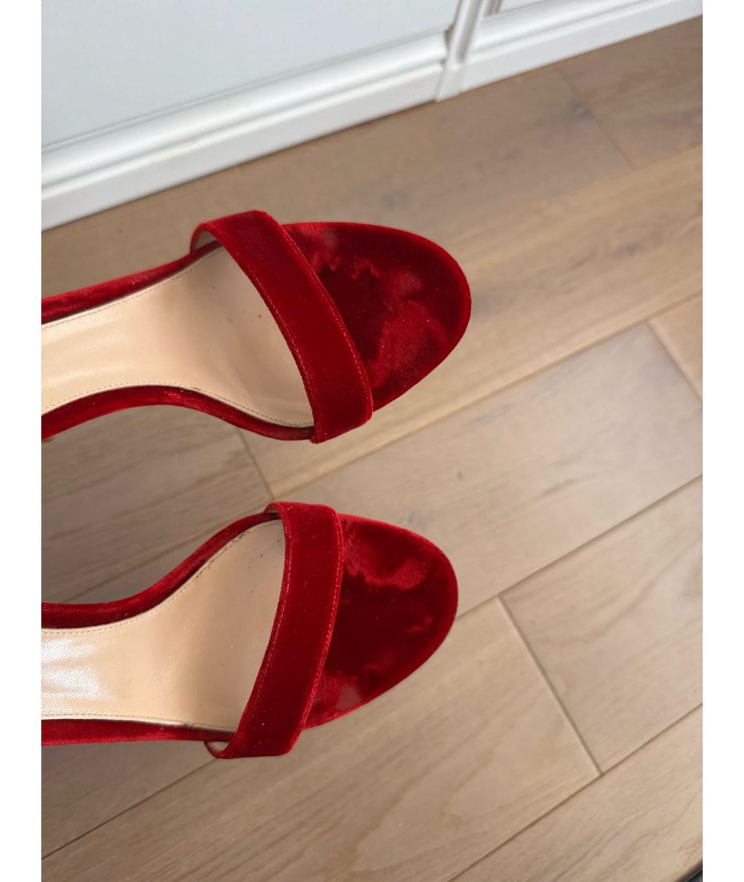 GIANVITO ROSSI Бордовые бархатные босоножки, фото 8