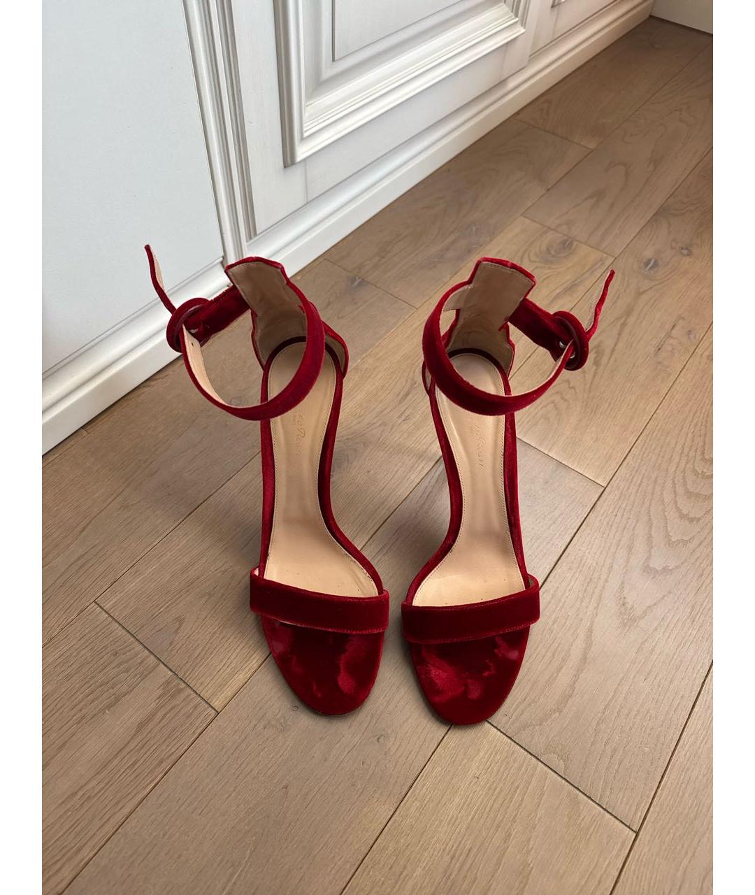 GIANVITO ROSSI Бордовые бархатные босоножки, фото 2