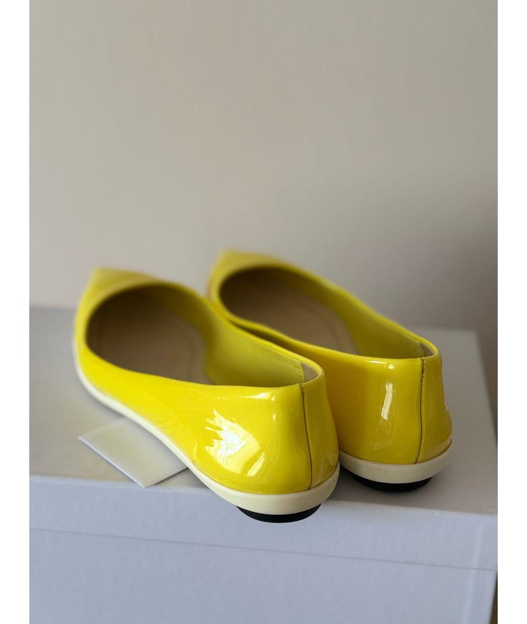 CHRISTIAN DIOR Желтые балетки из лакированной кожи, фото 2