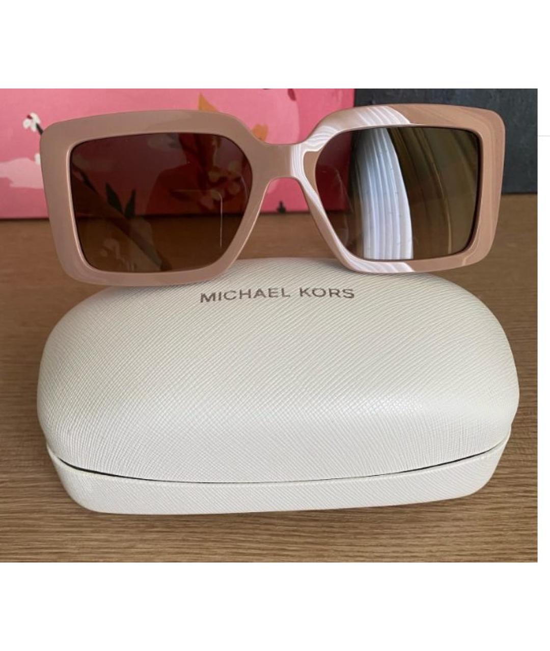 MICHAEL KORS Бежевые пластиковые солнцезащитные очки, фото 3