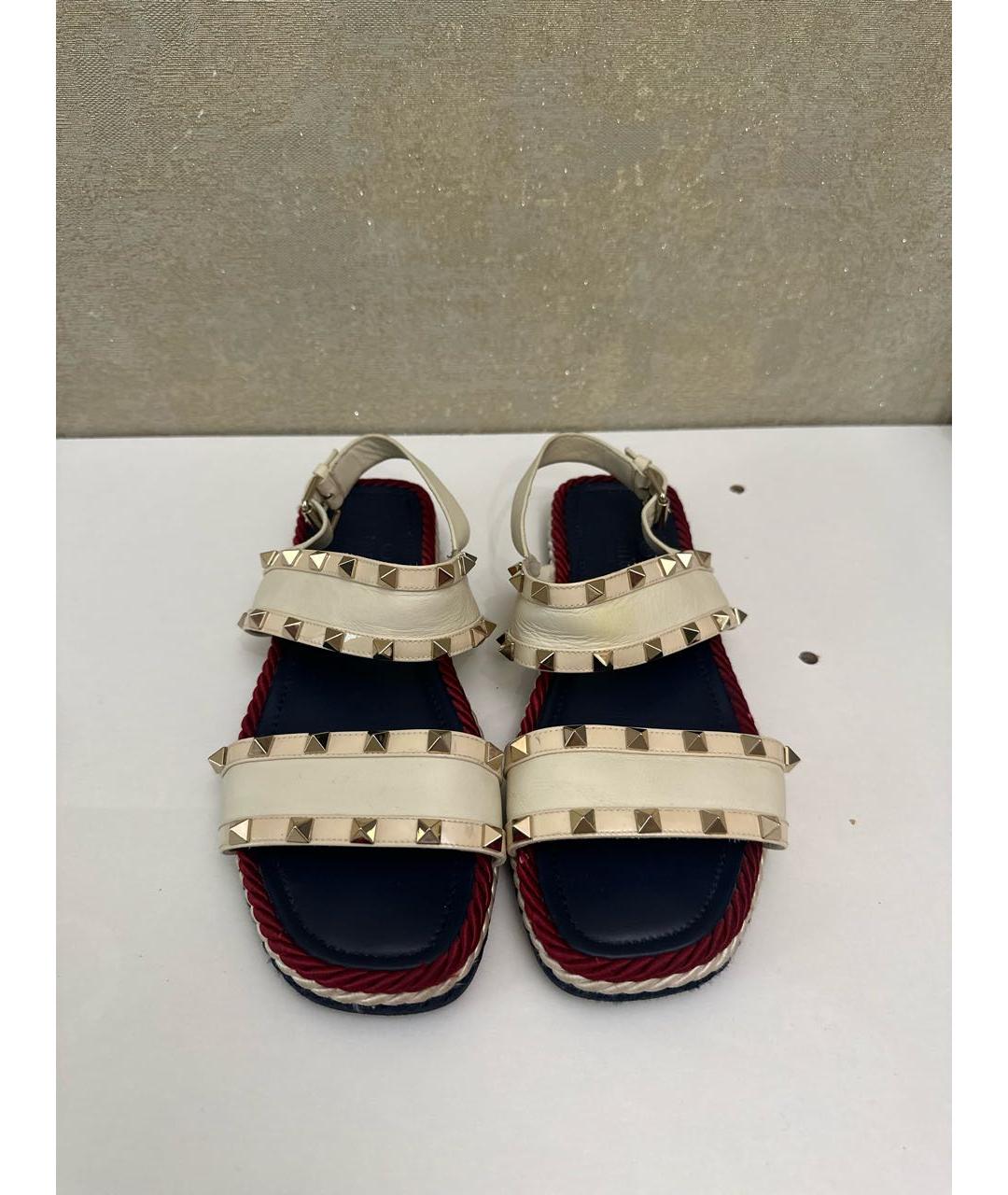 VALENTINO Бежевые кожаные сандалии, фото 2