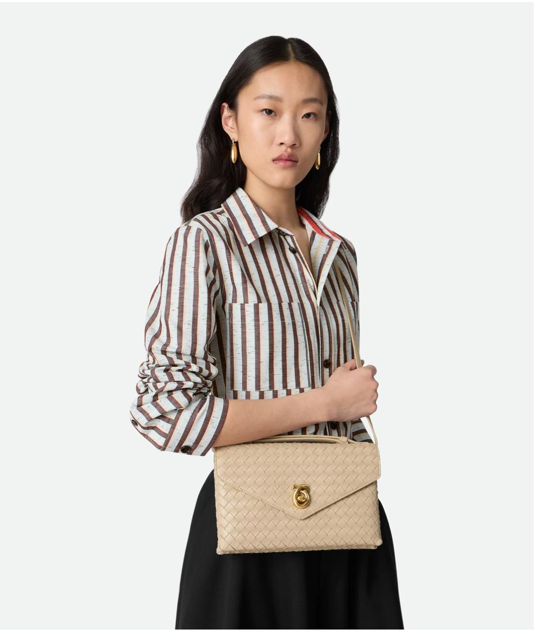 BOTTEGA VENETA Бежевая кожаная сумка с короткими ручками, фото 6