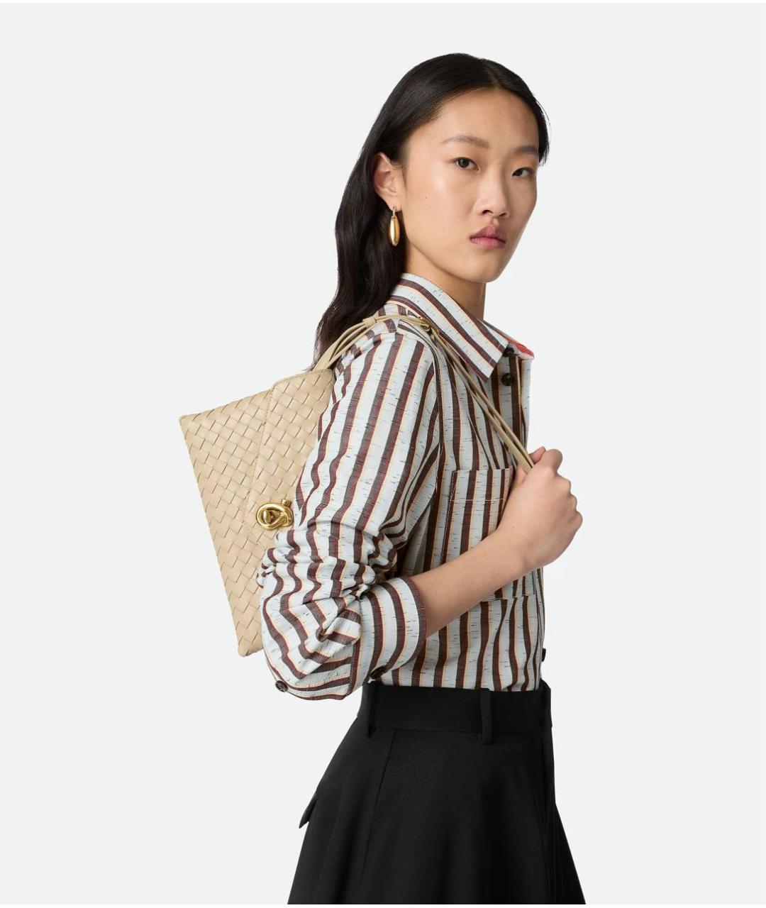 BOTTEGA VENETA Бежевая кожаная сумка с короткими ручками, фото 5