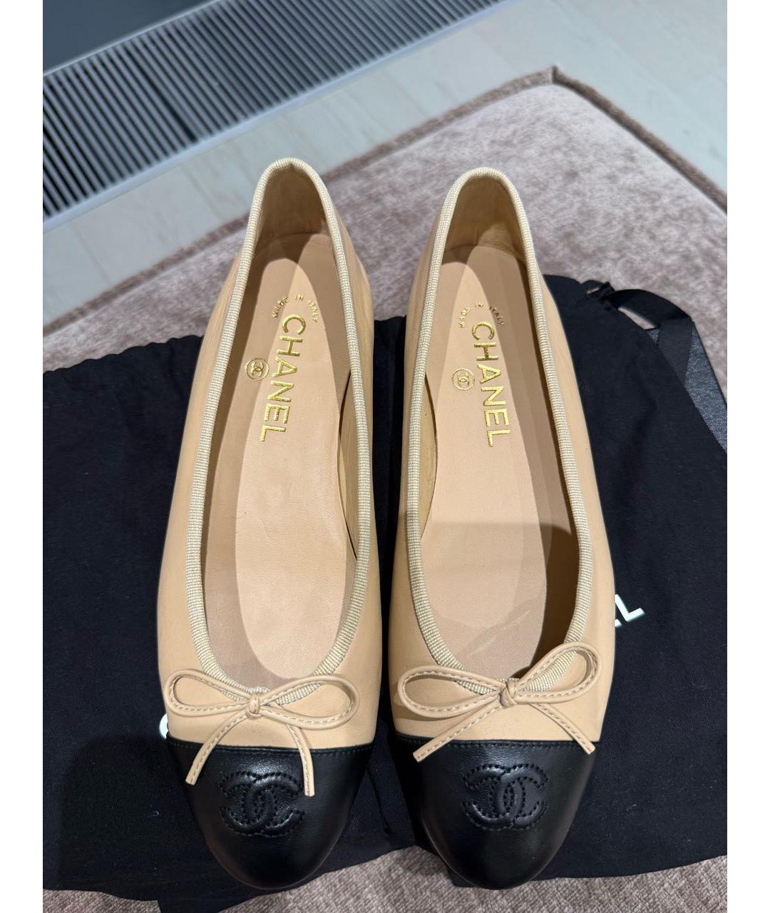CHANEL Бежевые кожаные балетки, фото 2