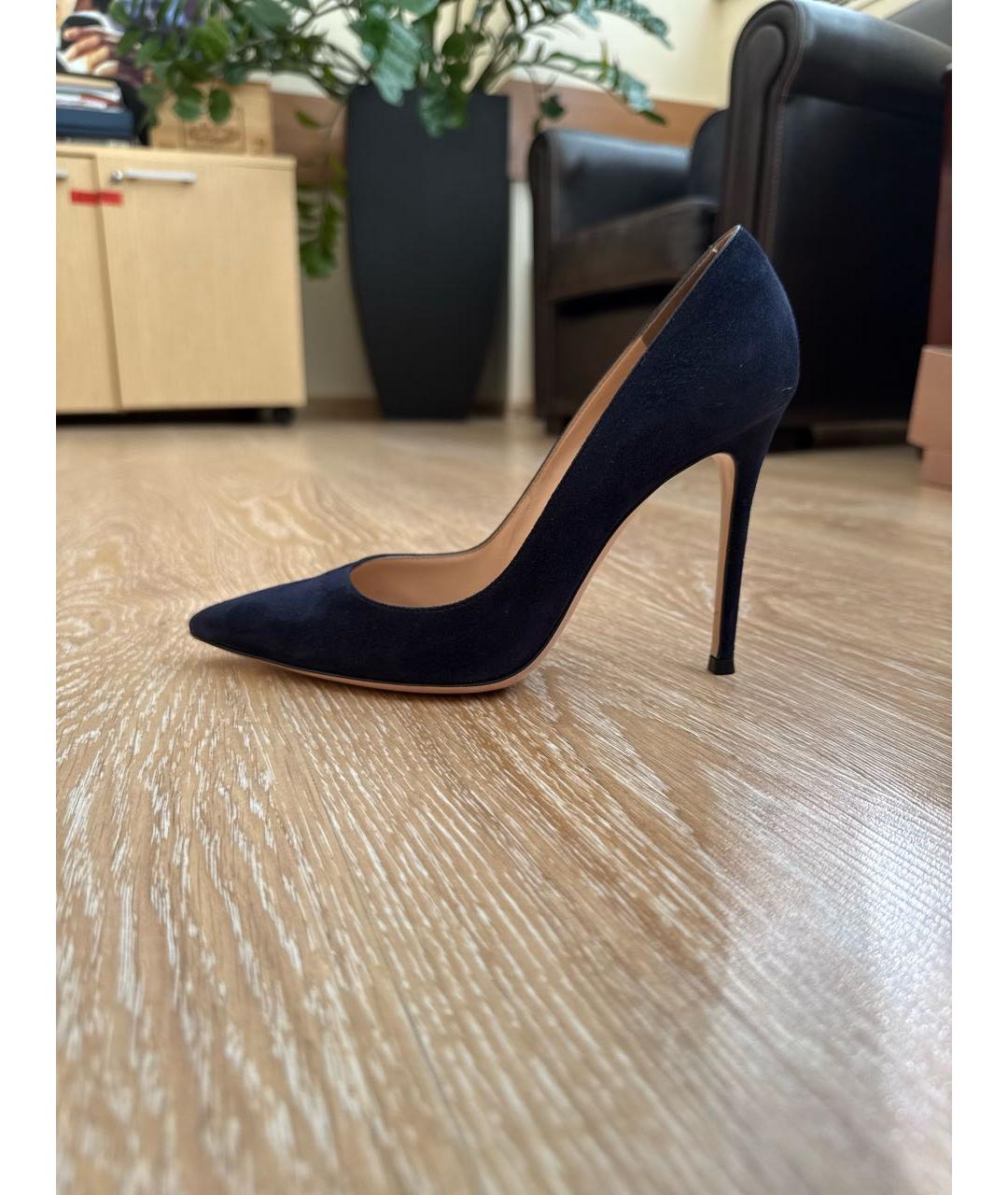GIANVITO ROSSI Темно-синие замшевые туфли, фото 8