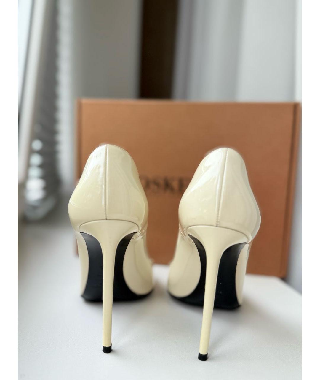 SAINT LAURENT Бежевые туфли из лакированной кожи, фото 4