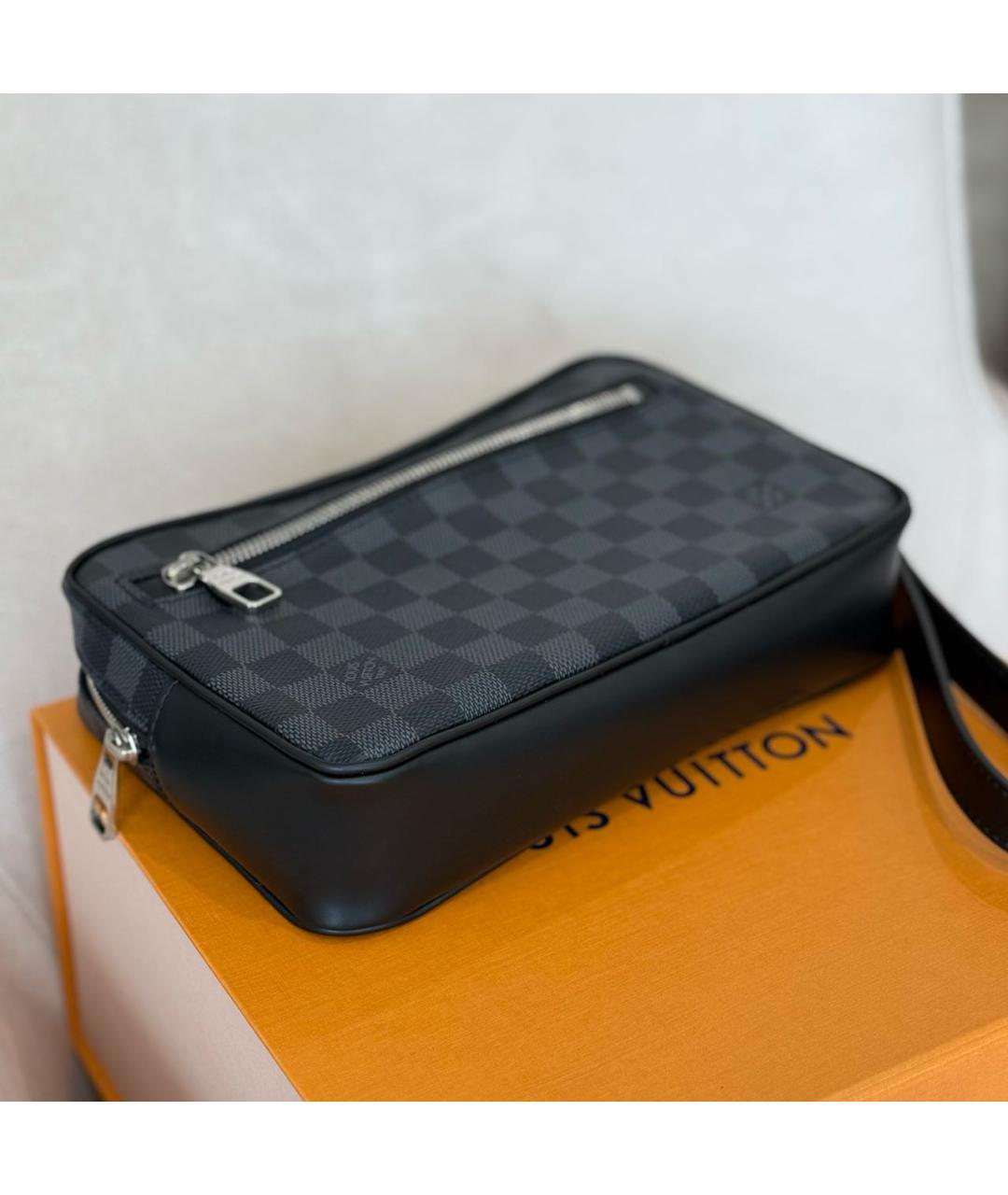 LOUIS VUITTON Антрацитовая барсетка, фото 5