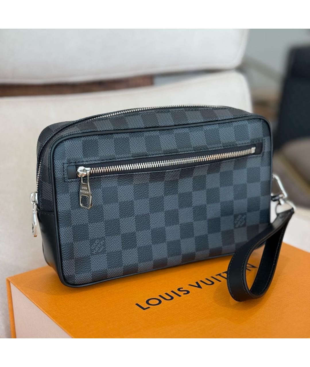 LOUIS VUITTON Антрацитовая барсетка, фото 2