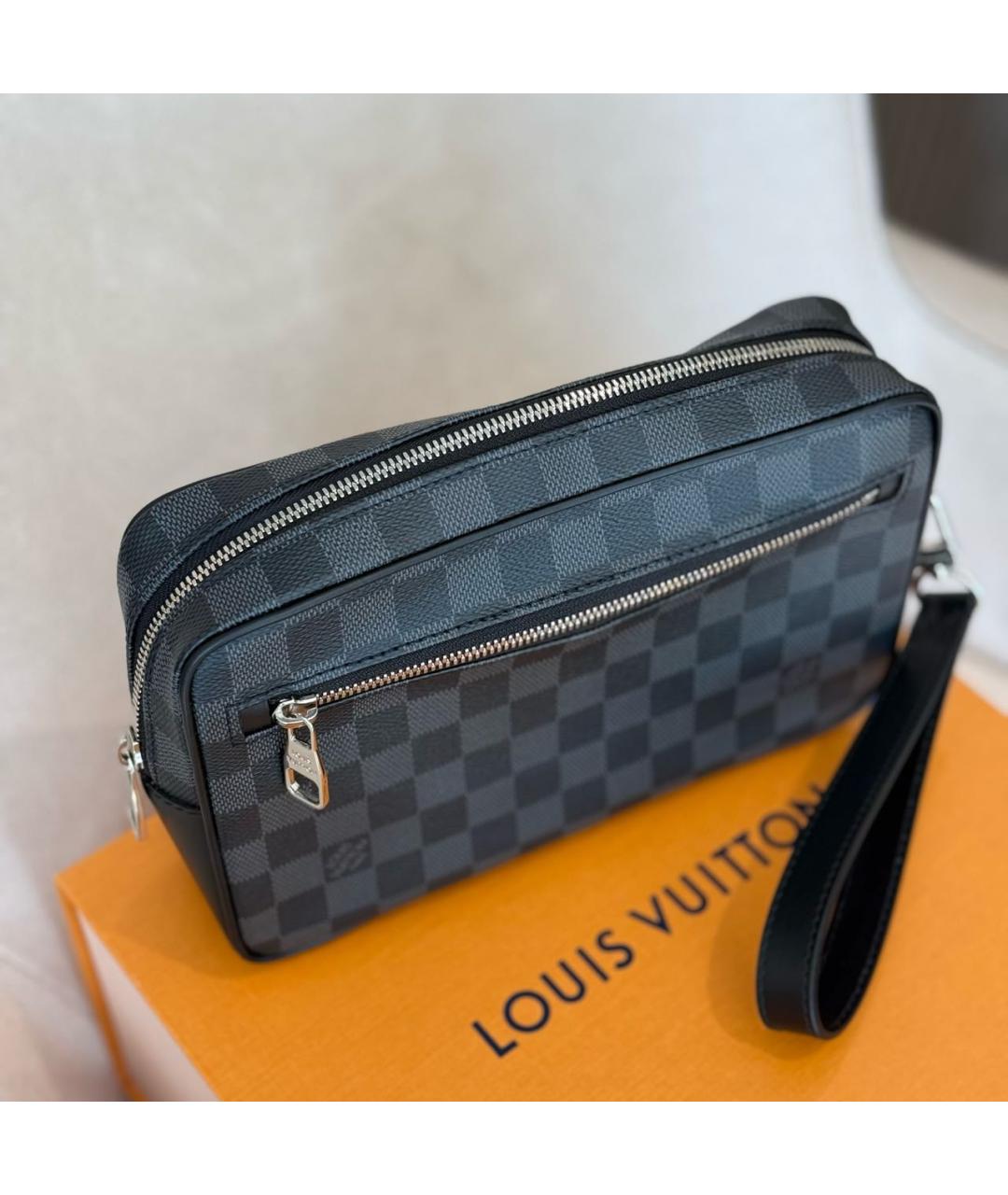 LOUIS VUITTON Антрацитовая барсетка, фото 3