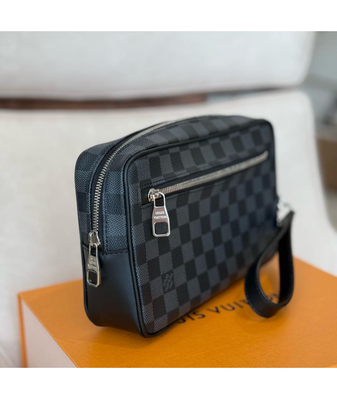 LOUIS VUITTON Антрацитовая барсетка, фото 4