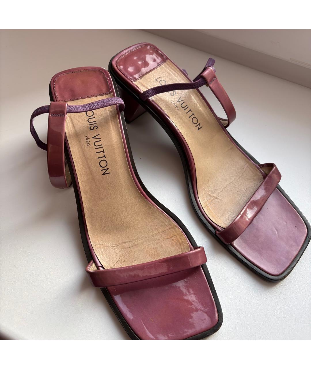 LOUIS VUITTON Фиолетовые сандалии из лакированной кожи, фото 3