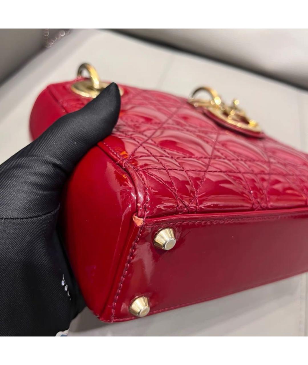 CHRISTIAN DIOR Красная сумка с короткими ручками из лакированной кожи, фото 5