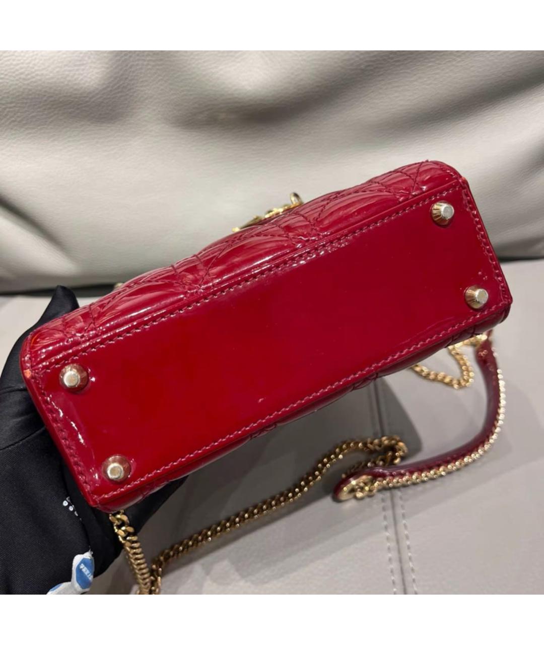 CHRISTIAN DIOR Красная сумка с короткими ручками из лакированной кожи, фото 3