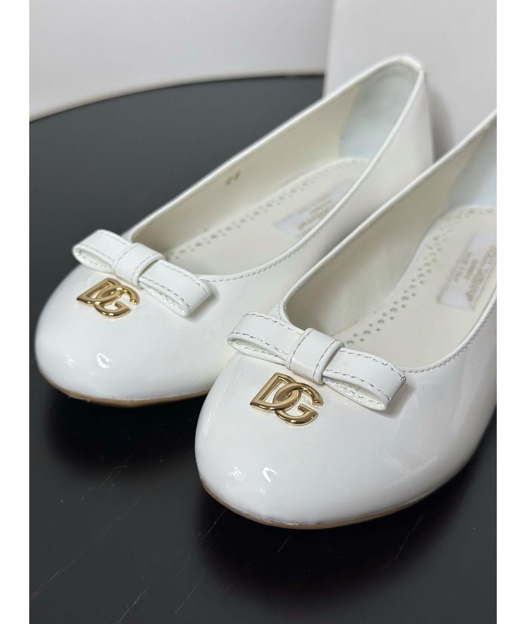 DOLCE&GABBANA Белые балетки из лакированной кожи, фото 3