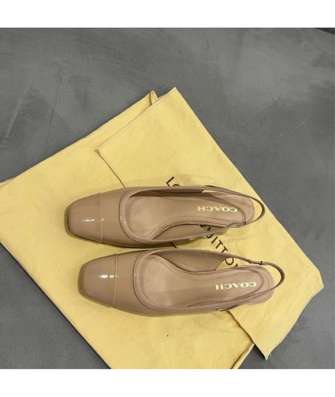 COACH Бежевые босоножки из лакированной кожи, фото 5