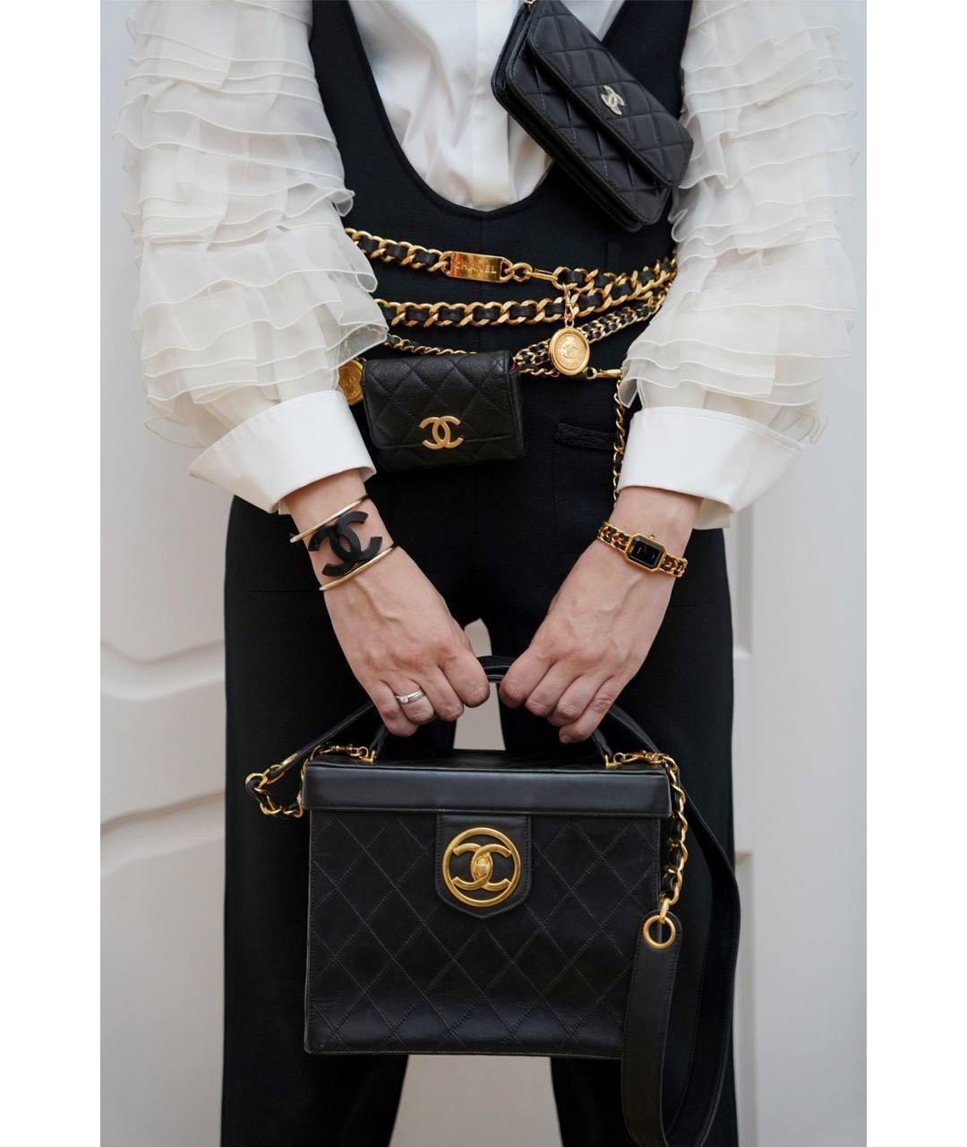 CHANEL Черная кожаная сумка с короткими ручками, фото 3