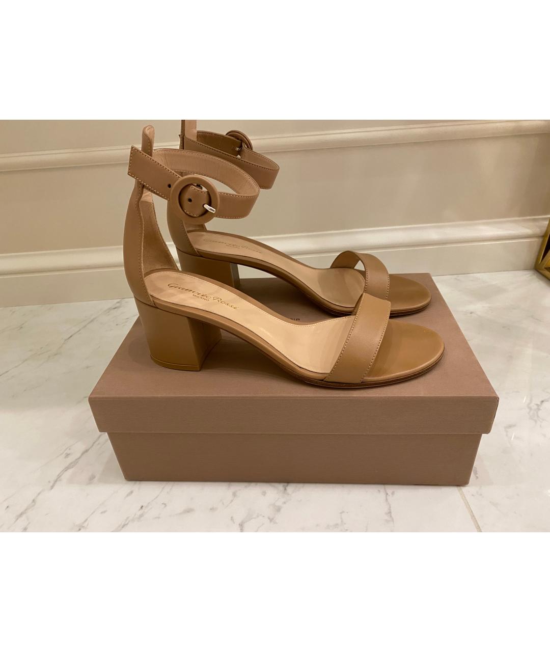 GIANVITO ROSSI Бежевые кожаные босоножки, фото 9