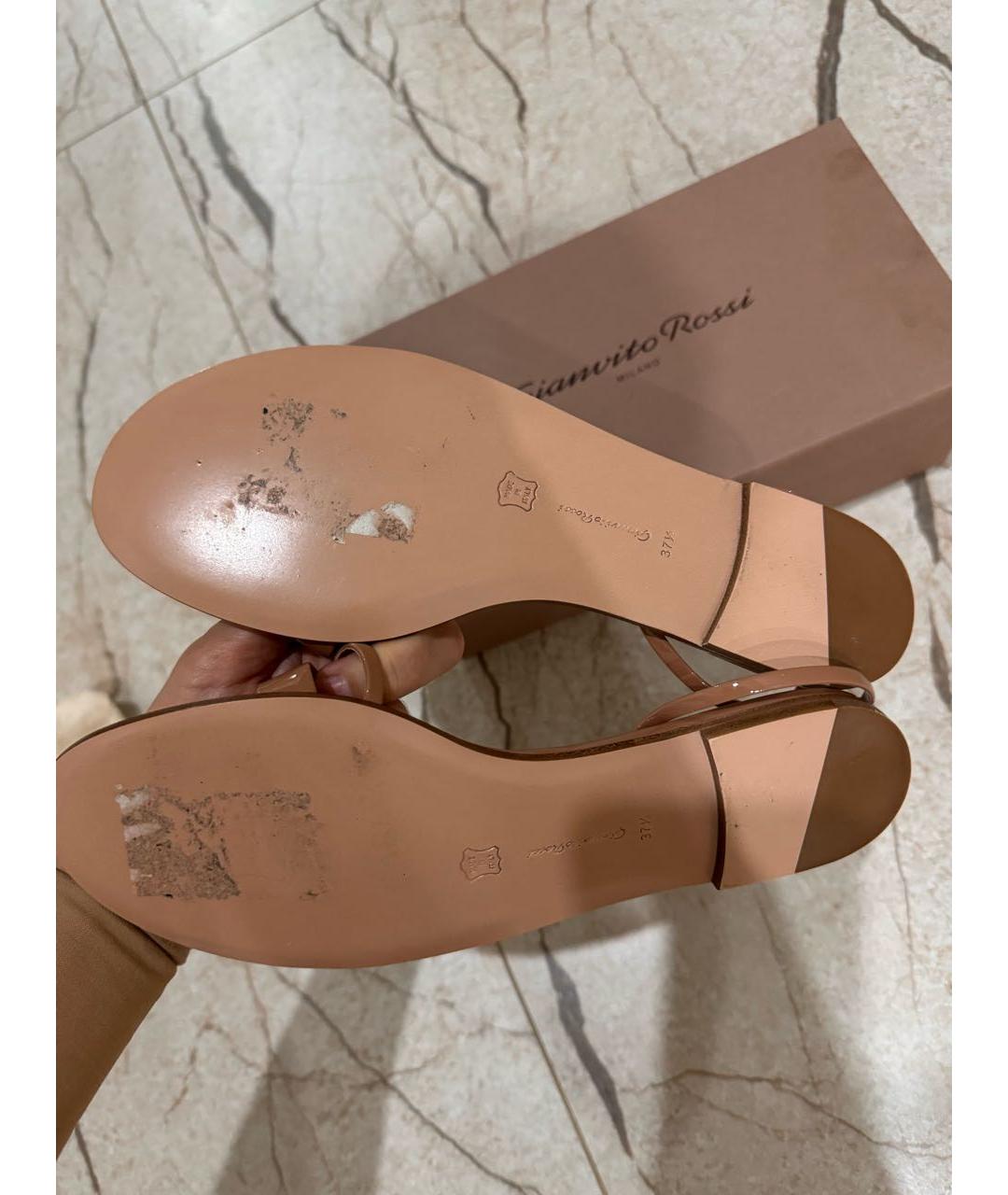 GIANVITO ROSSI Бежевые босоножки из лакированной кожи, фото 4