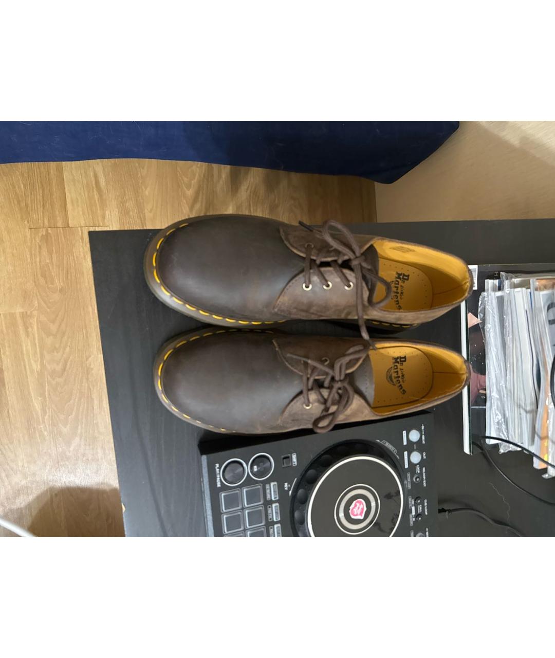 DR. MARTENS Коричневые кожаные низкие ботинки, фото 2