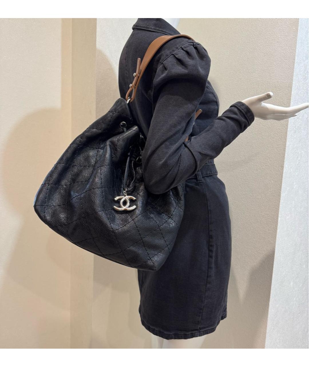CHANEL Черная кожаная сумка тоут, фото 5