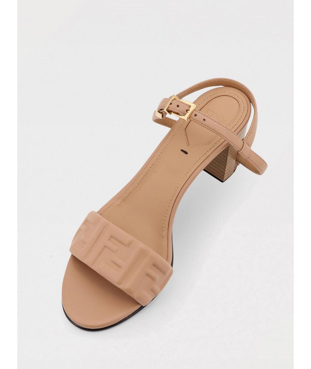 FENDI Бежевые босоножки, фото 4