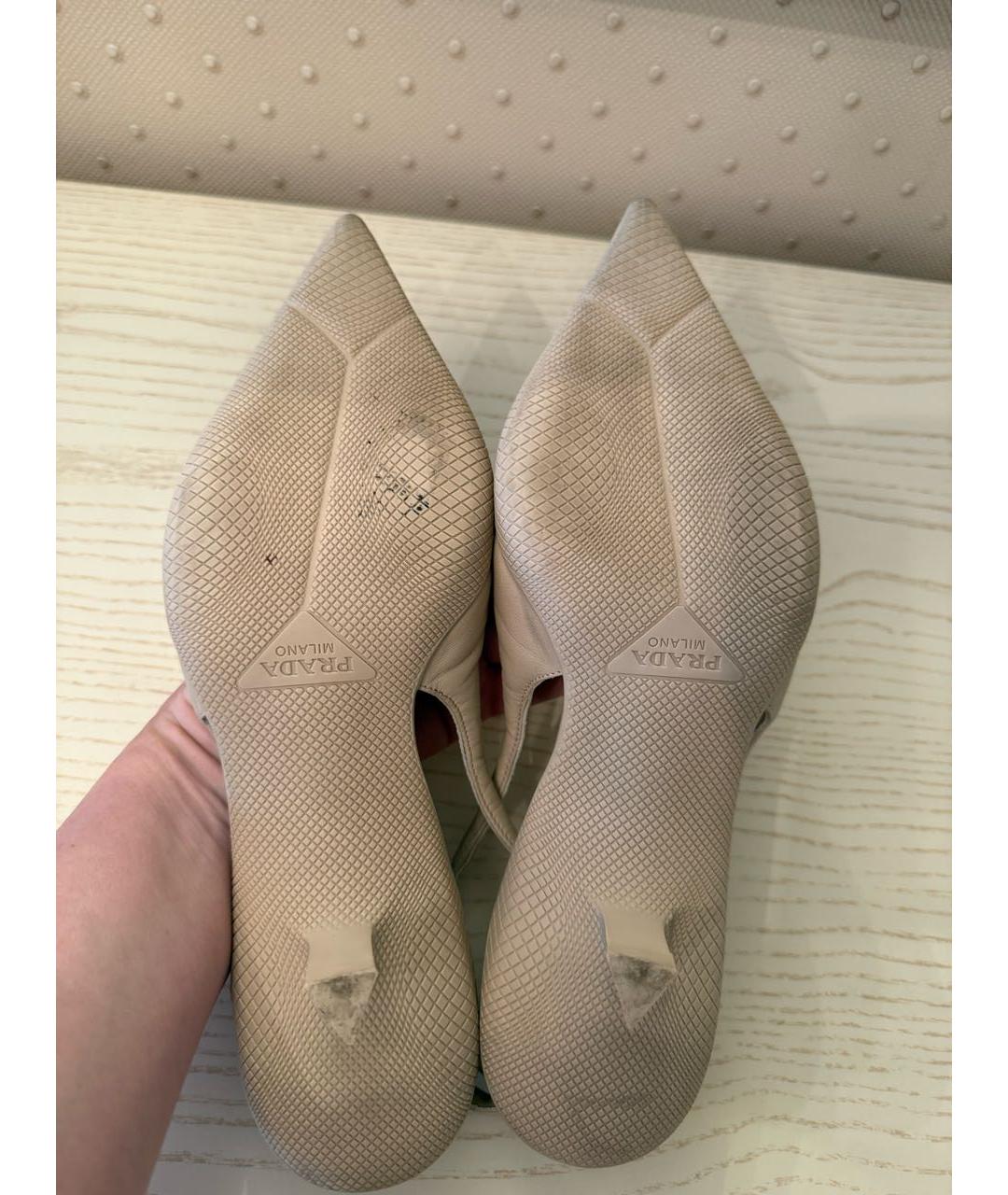 PRADA Бежевые кожаные лодочки на низком каблуке, фото 4