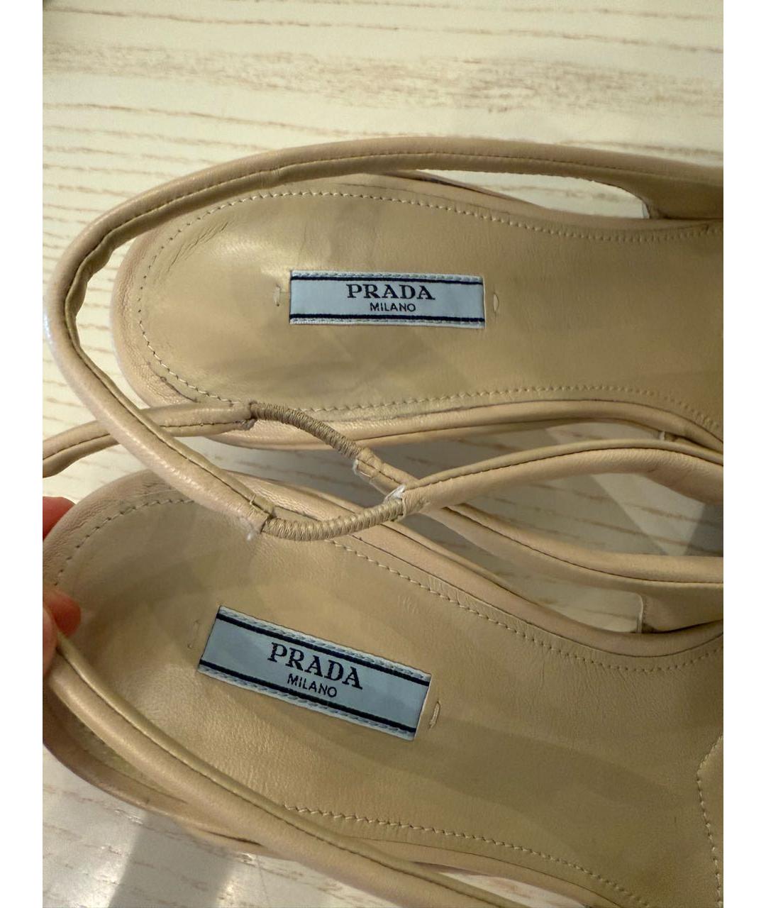 PRADA Бежевые кожаные лодочки на низком каблуке, фото 6