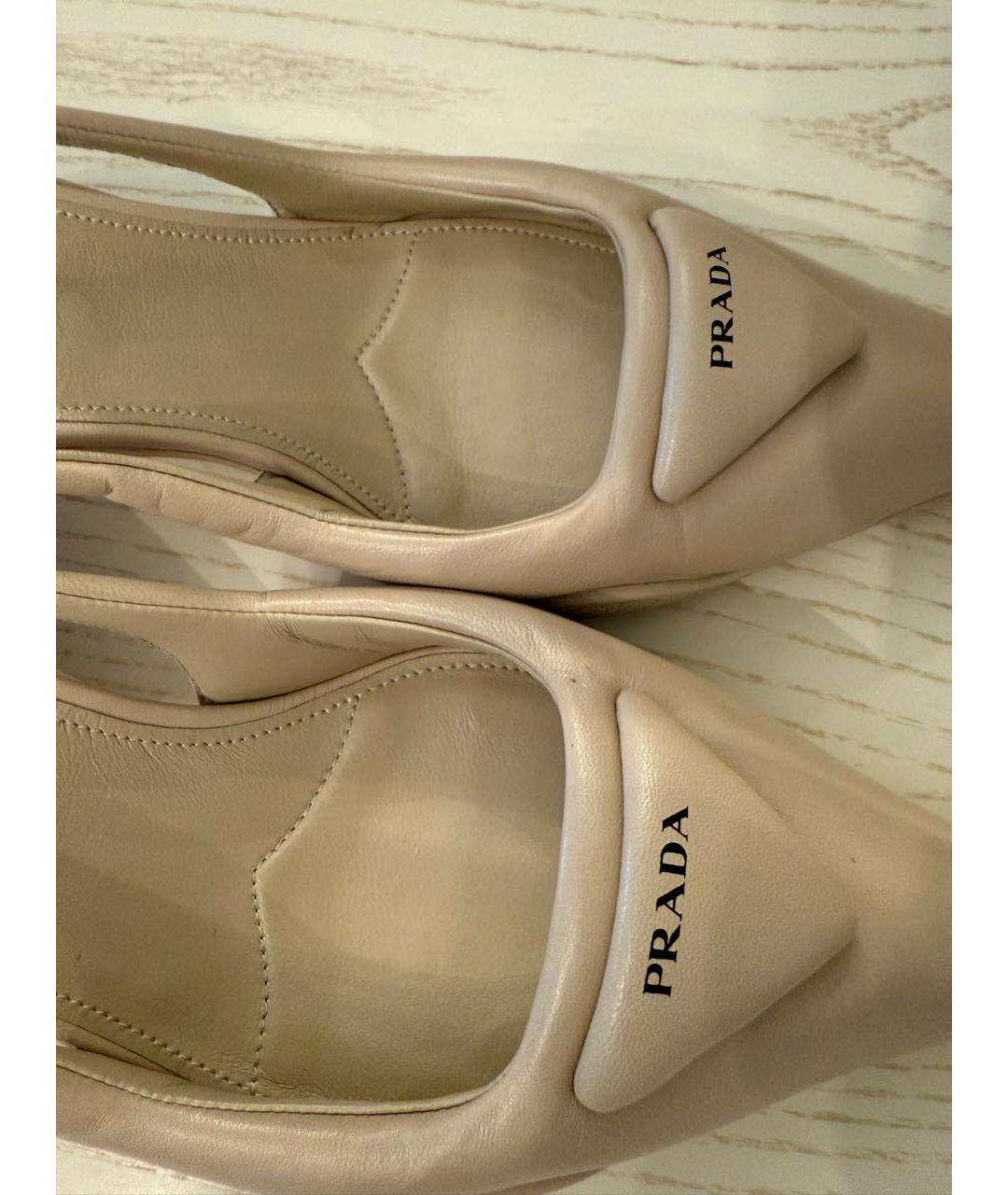 PRADA Бежевые кожаные лодочки на низком каблуке, фото 5