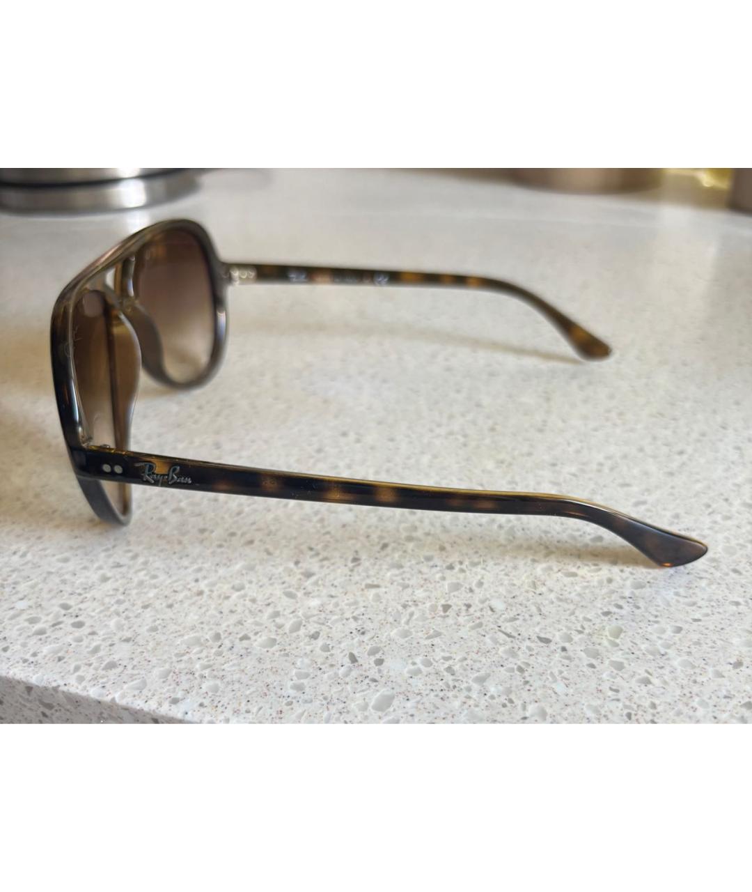 RAY BAN Коричневые пластиковые солнцезащитные очки, фото 5