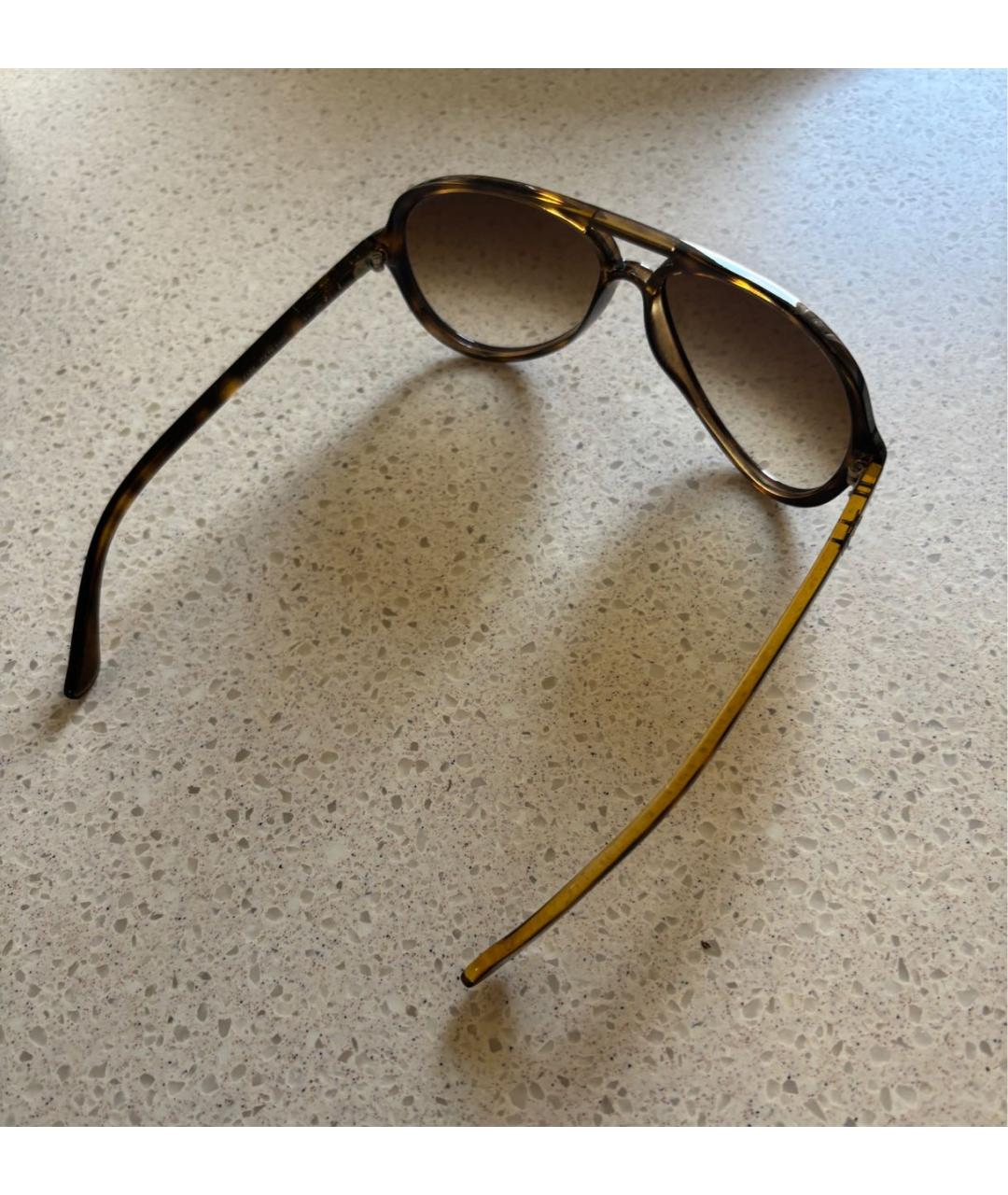 RAY BAN Коричневые пластиковые солнцезащитные очки, фото 3