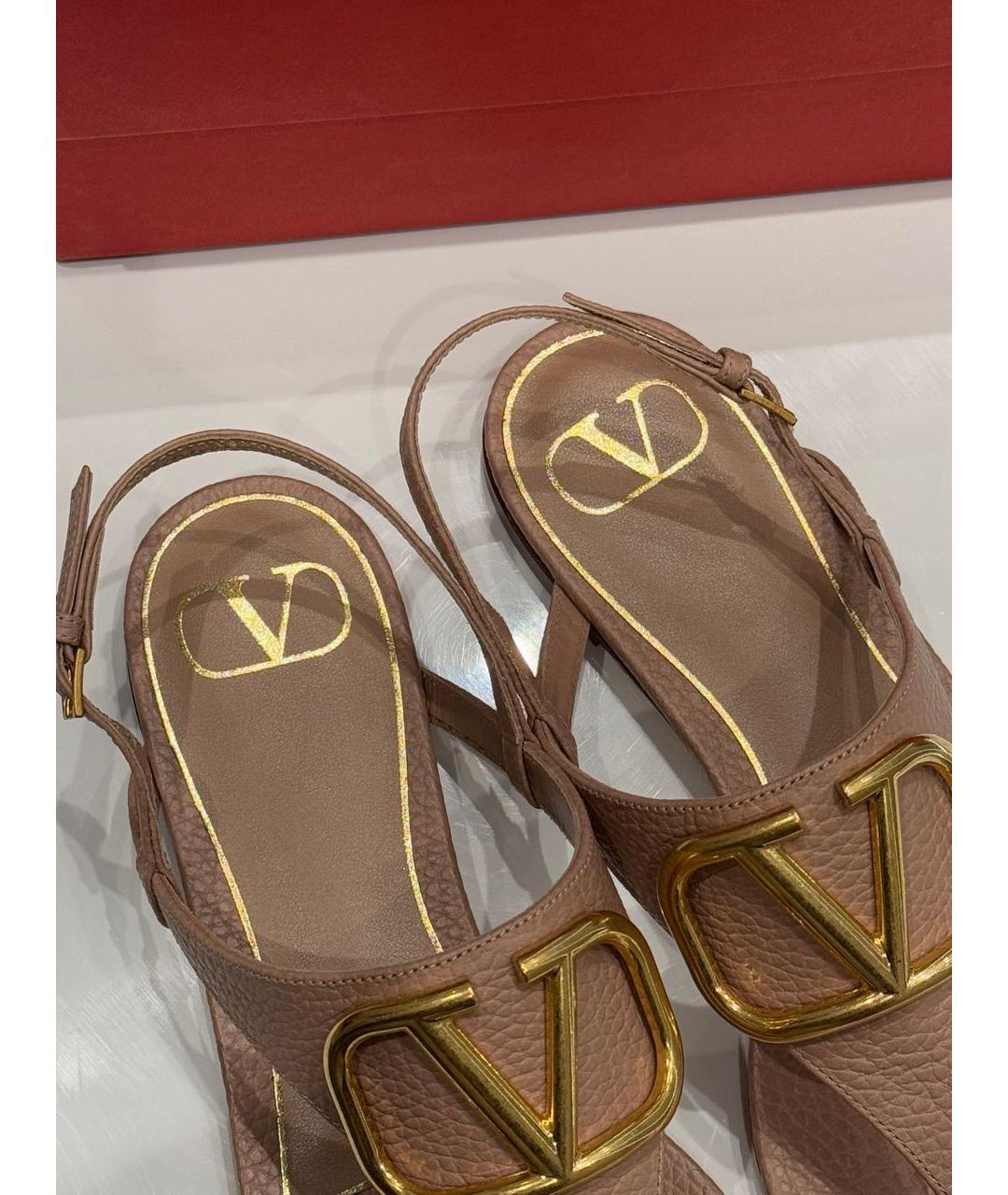 VALENTINO Бежевые кожаные сандалии, фото 4