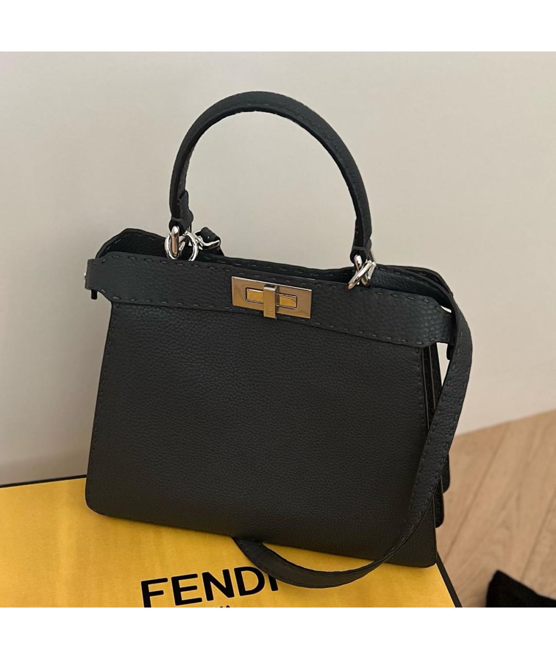 FENDI Антрацитовая кожаная сумка с короткими ручками, фото 3