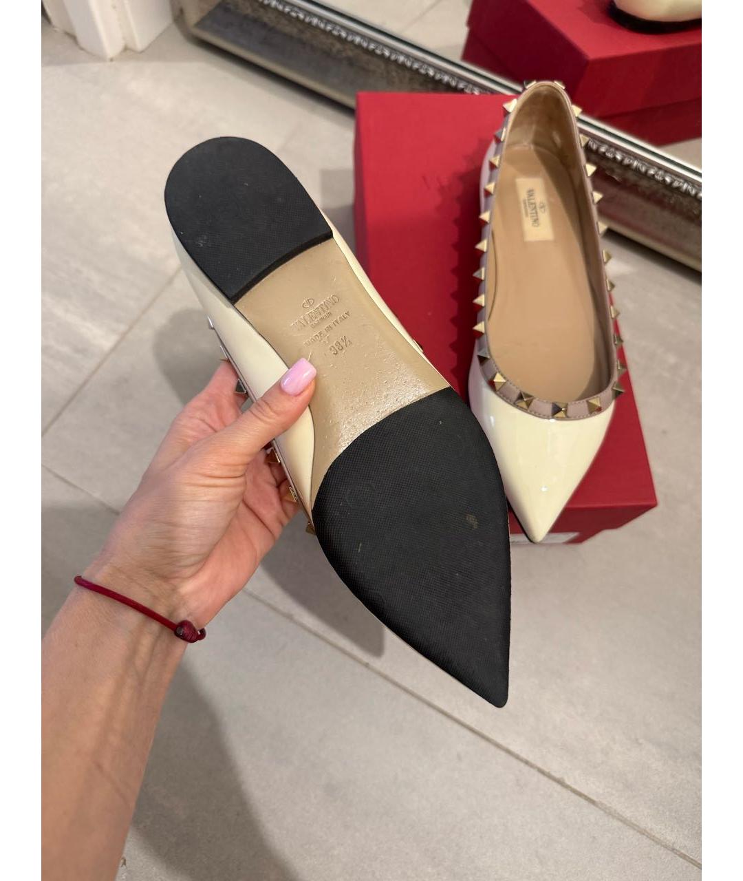VALENTINO Белые балетки из лакированной кожи, фото 4