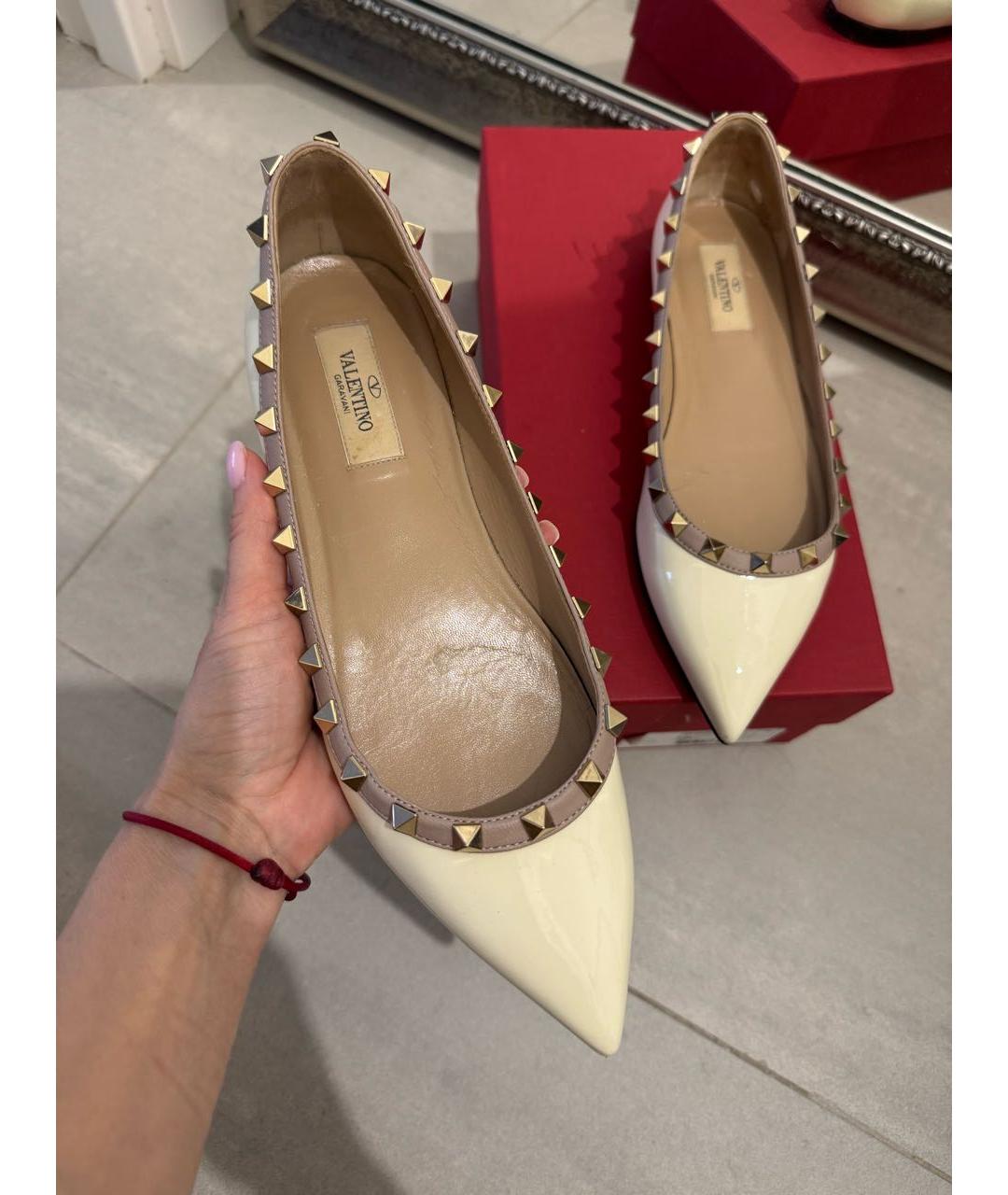VALENTINO Белые балетки из лакированной кожи, фото 3