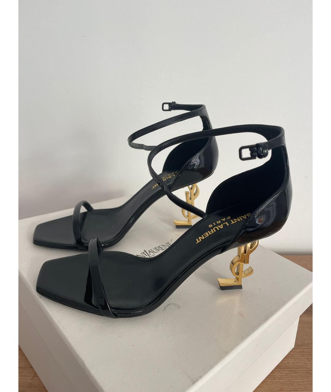 SAINT LAURENT Черные босоножки из лакированной кожи, фото 2